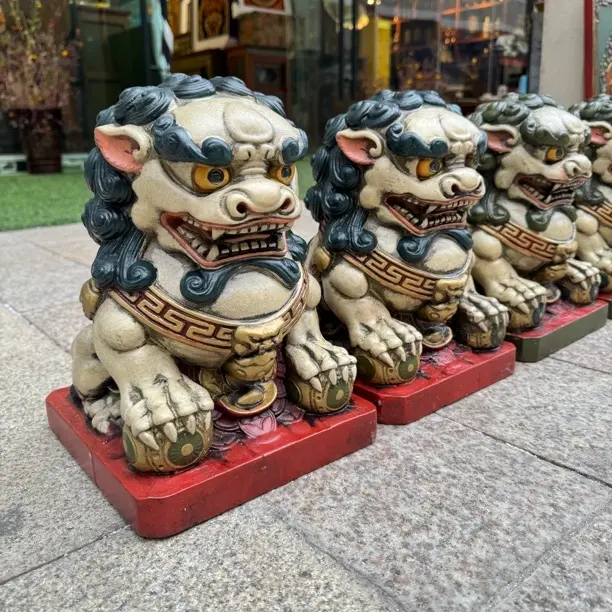 艾举巴实木雪狮摆件