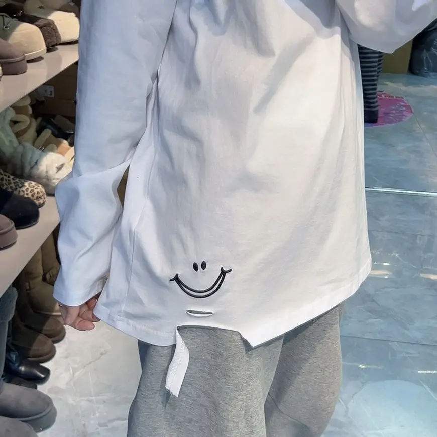 笑脸刺绣净版打底T