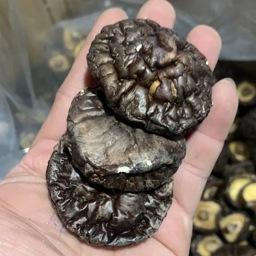 新出的栋木香菇， 香香，脆脆的 ，送礼，口感特别香～煲汤，炒面～卤肉