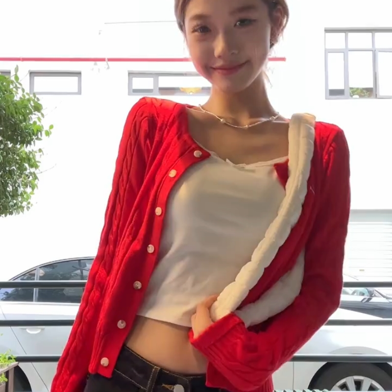 2025秋装新款爆款女装网红红色毛衣开衫长袖针织衫上衣短款小外套