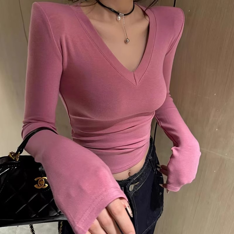 春秋时尚纯欲风V领纯色百搭设计女款爆款打底内搭女长袖