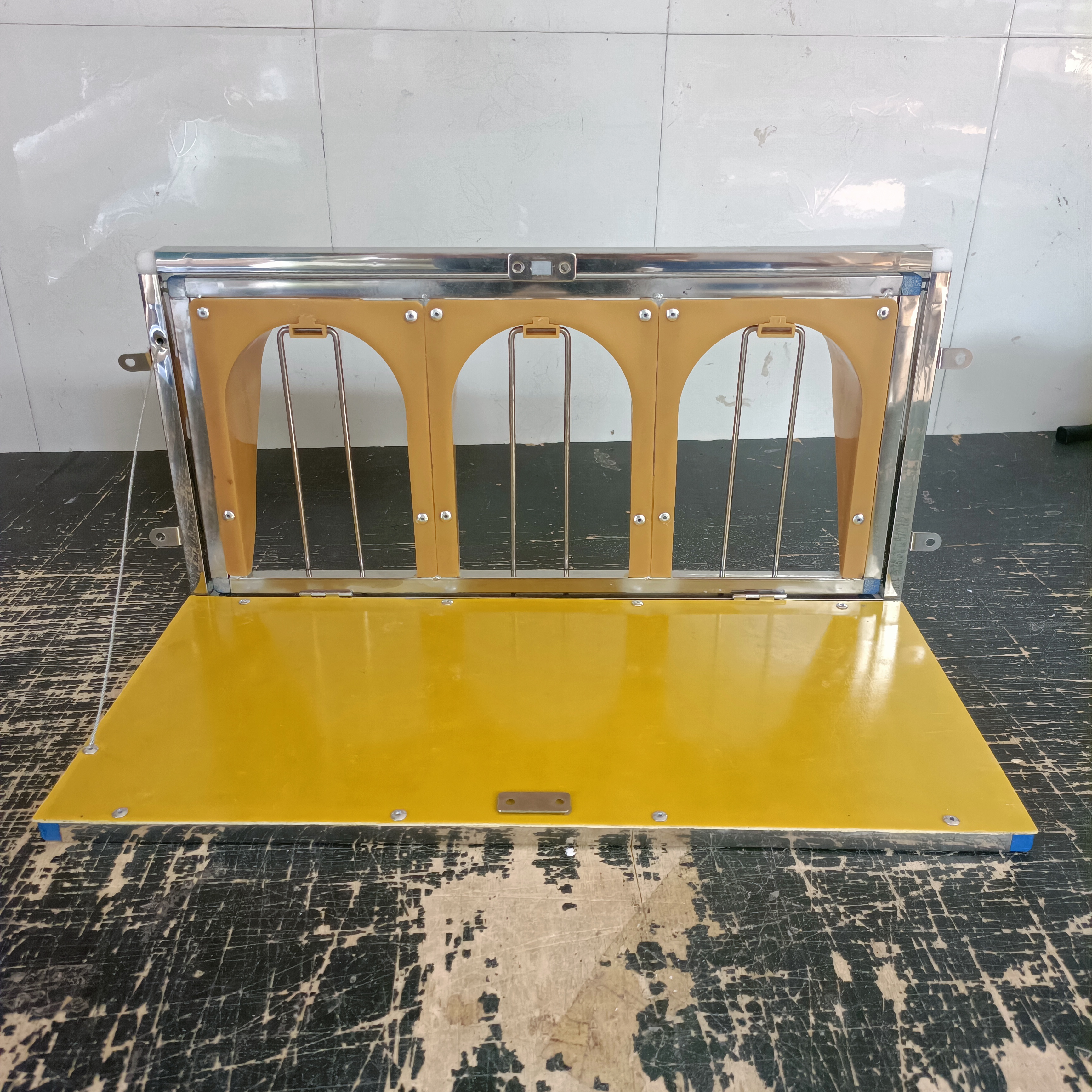 新款不锈钢进出口，带撞门条，50长25高