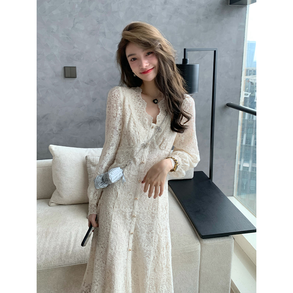 法式初恋甜美茶歇裙温柔风蕾丝仙女裙收腰显瘦白色连衣裙女秋冬季