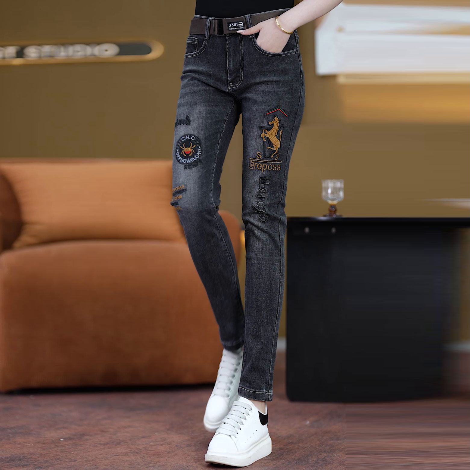潮牌男士牛仔裤2025秋冬新款高端休闲时尚欧货刺绣弹力修身小脚裤