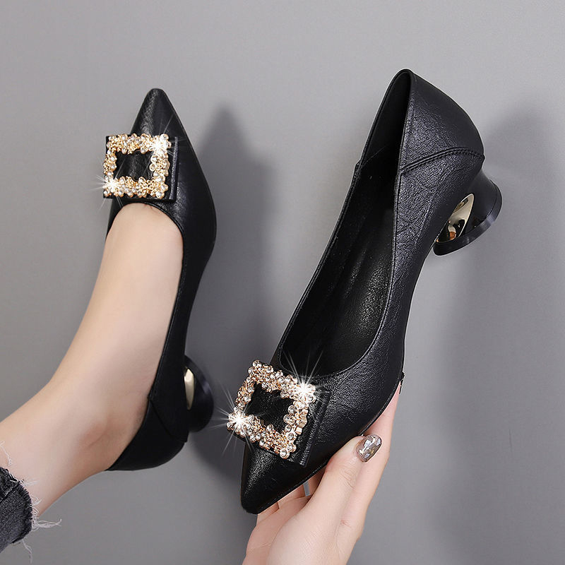 真皮水钻单鞋女春秋新款百搭优雅中跟飘鞋粗跟尖头女鞋工作鞋女款