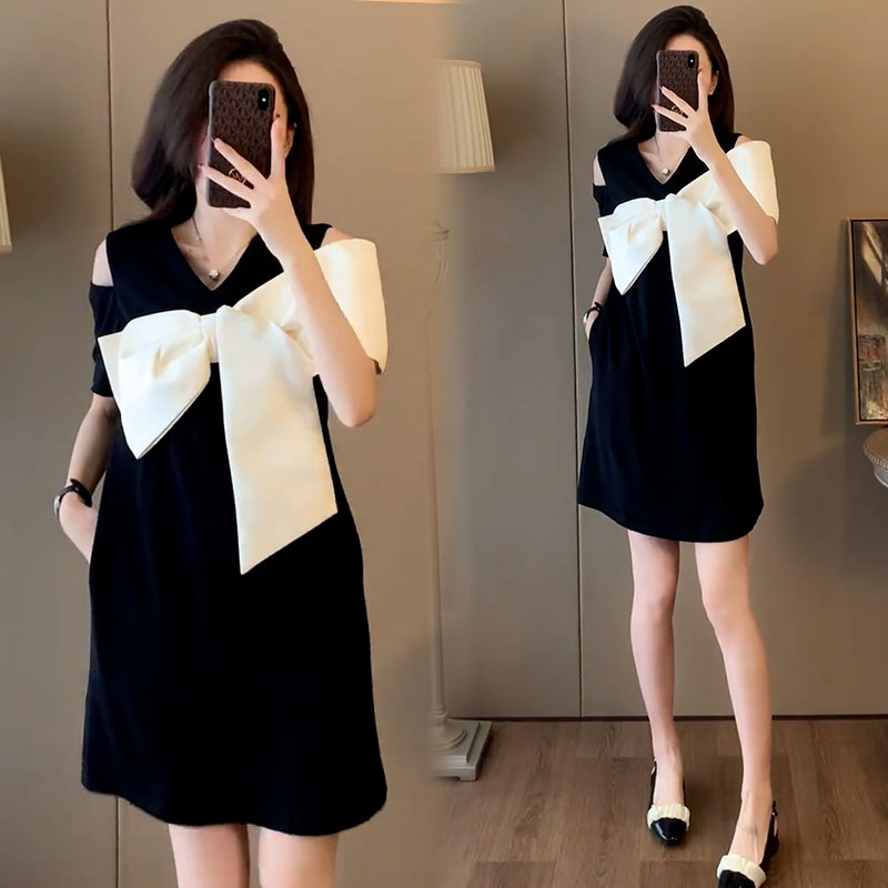 高含棉高端气质连衣裙女夏季新款法式设计感蝴蝶结露肩洋气小黑裙