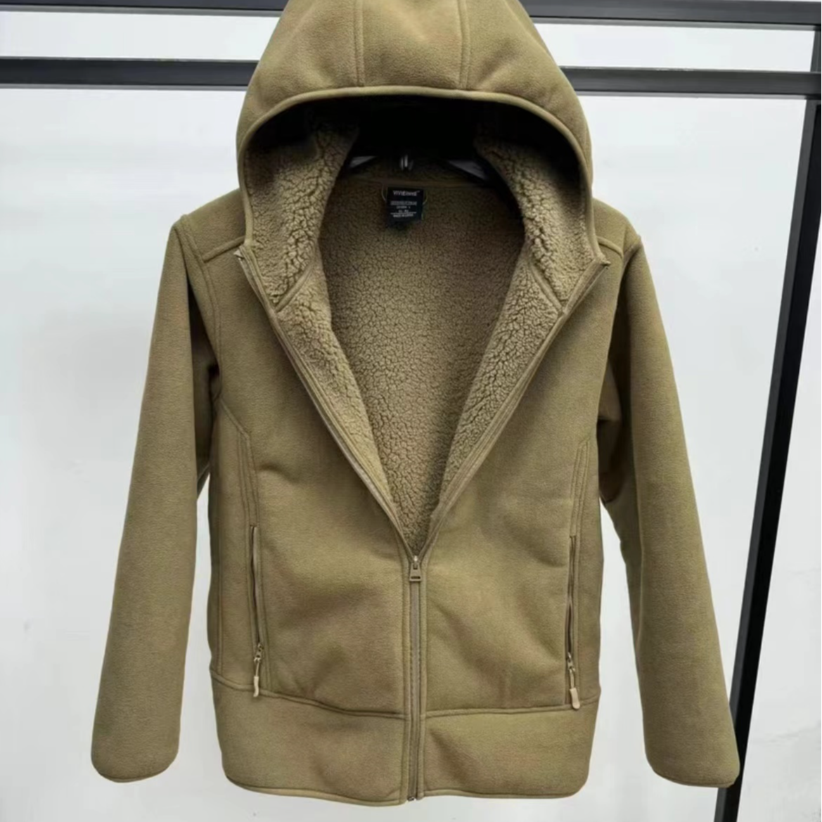 一件过冬防风加绒加厚保暖户外休闲摇粒绒连帽夹克外套01