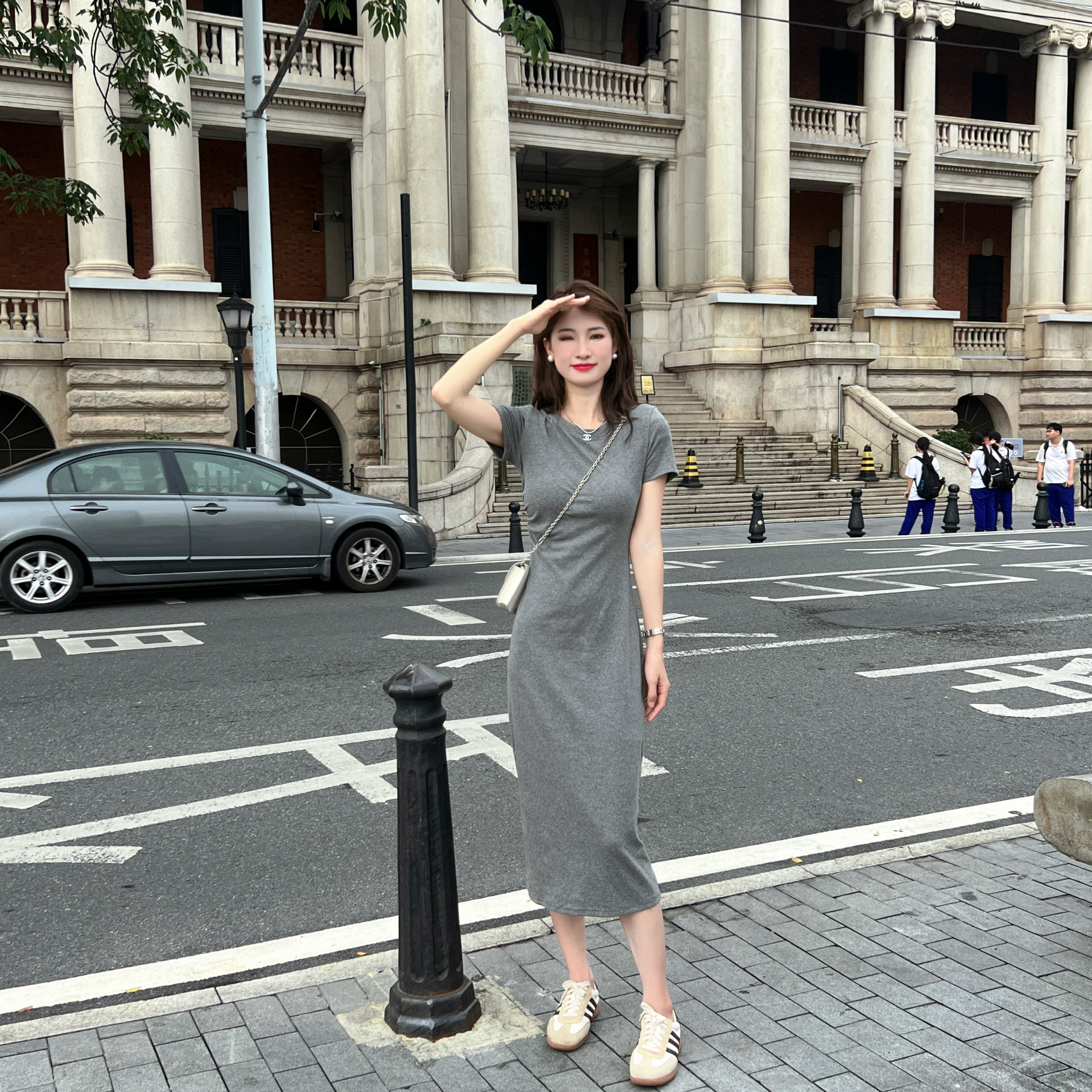 2025春夏新款韩版休闲感圆领修身长款短袖连衣裙设计感小众显瘦