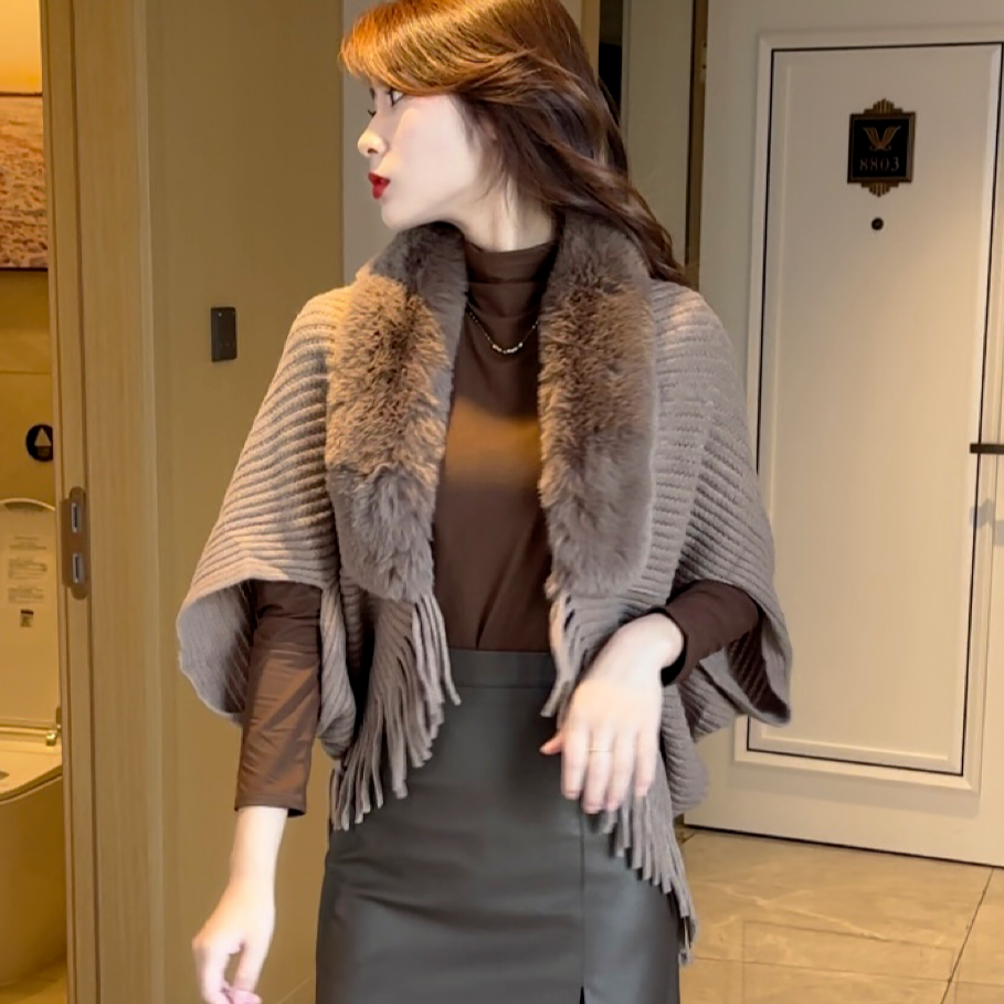 2025秋季新款韩版百搭女士披肩毛领斗篷款外套时尚外搭