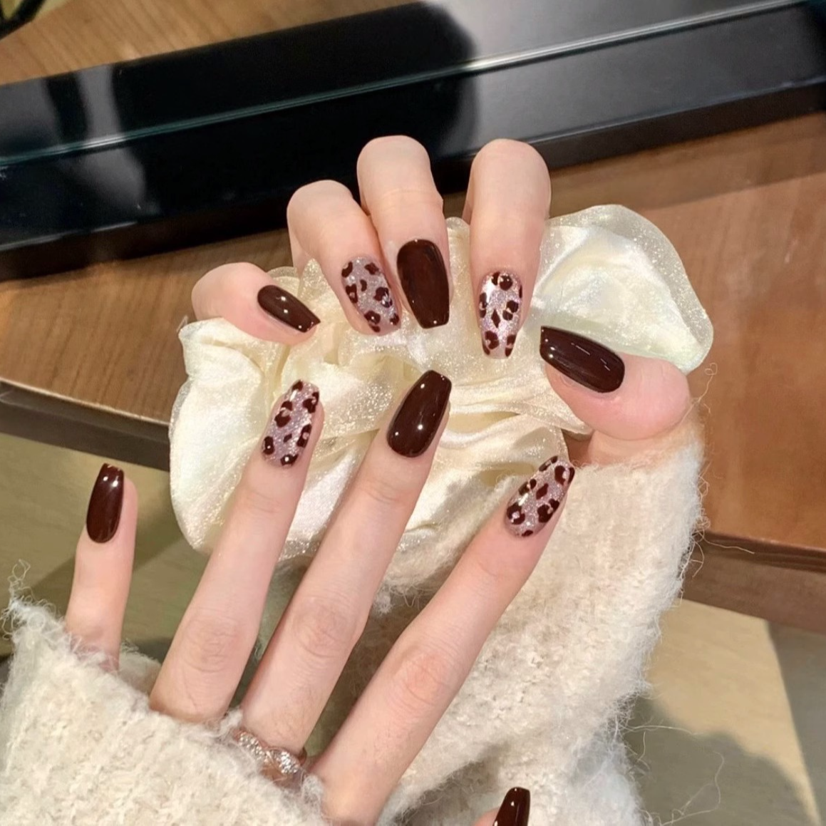 手工美甲猫眼豹纹穿戴甲秋冬款高级感指甲贴片秋冬颜色显白短中款