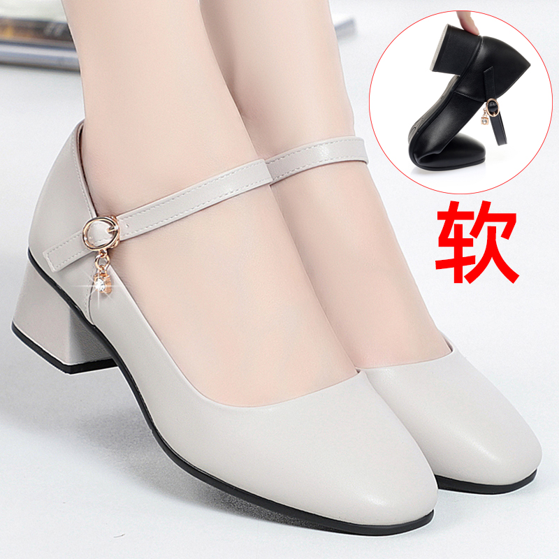 软底方头白色一字扣工作鞋黑色女鞋配旗袍妈妈单鞋皮鞋大码41—42