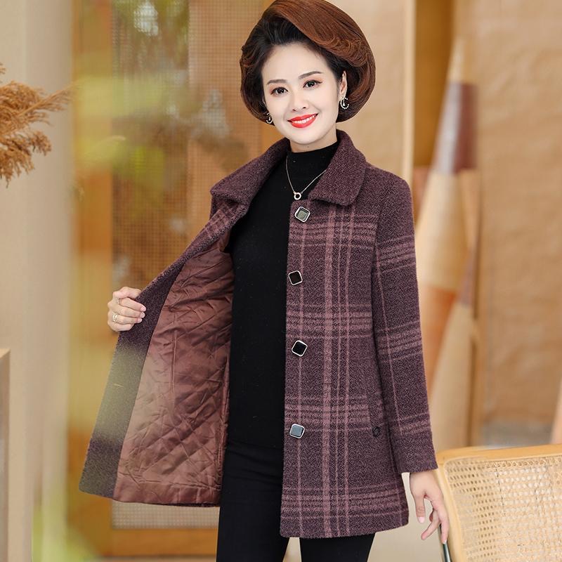 妈妈秋冬装水貂绒外套女洋气格子毛呢大衣2023新款中老年人上衣服
