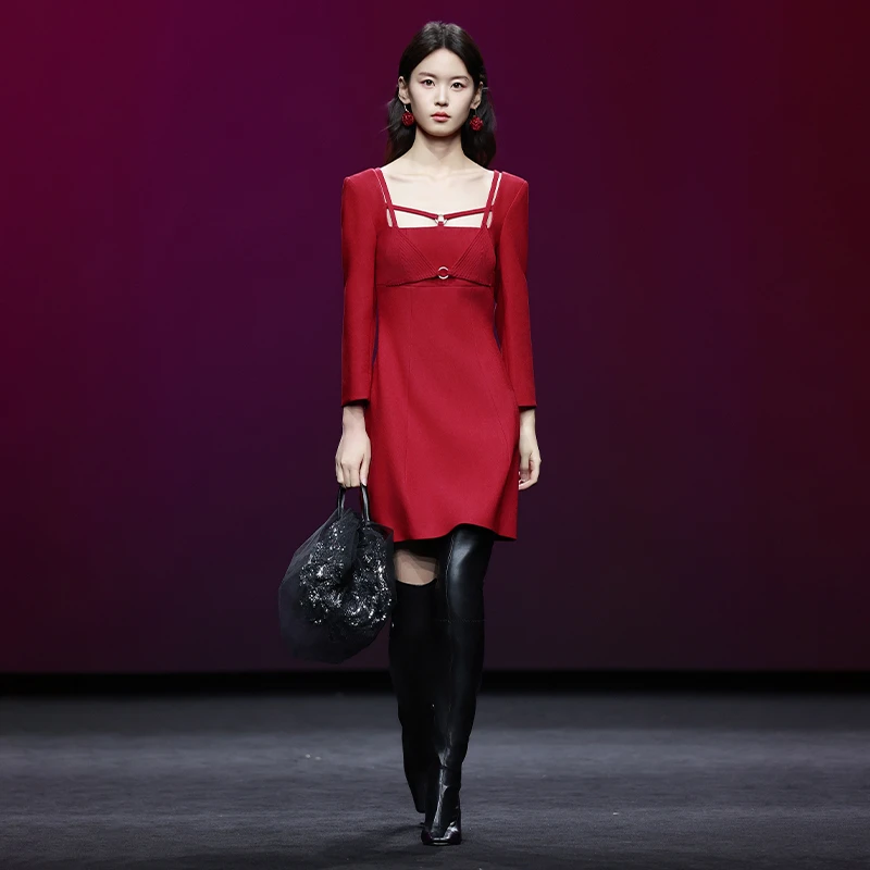 MAGGIEMA设计师款石榴红圆环肩带修身时髦穿搭气质连衣裙马婧983D