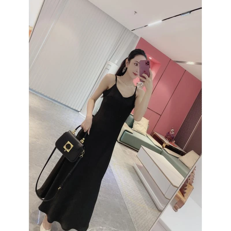 Y【俏丽多姿】V领抓花吊带连衣裙8067