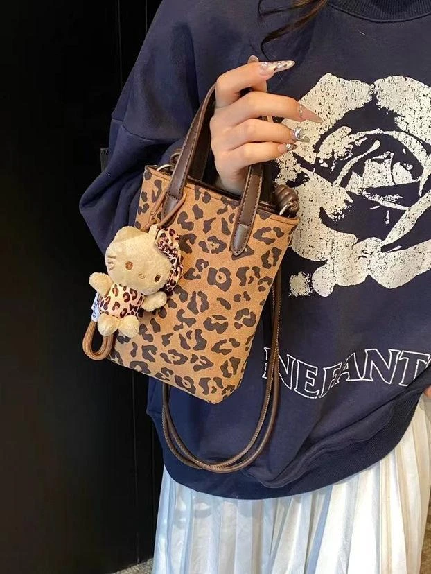 TF-新款小众百搭包包9987(带公仔)