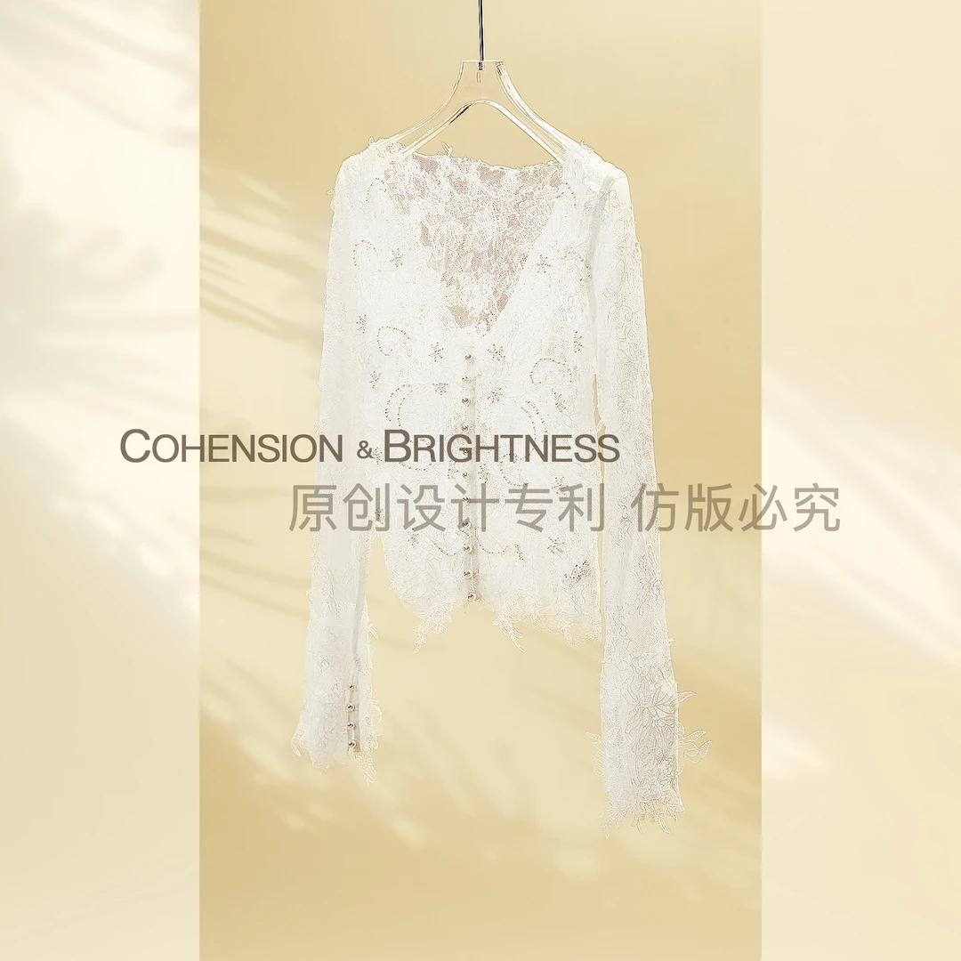 凝慧真的好【白色梦幻】法式轻奢气质复古V领立体蕾丝衬衫CN092