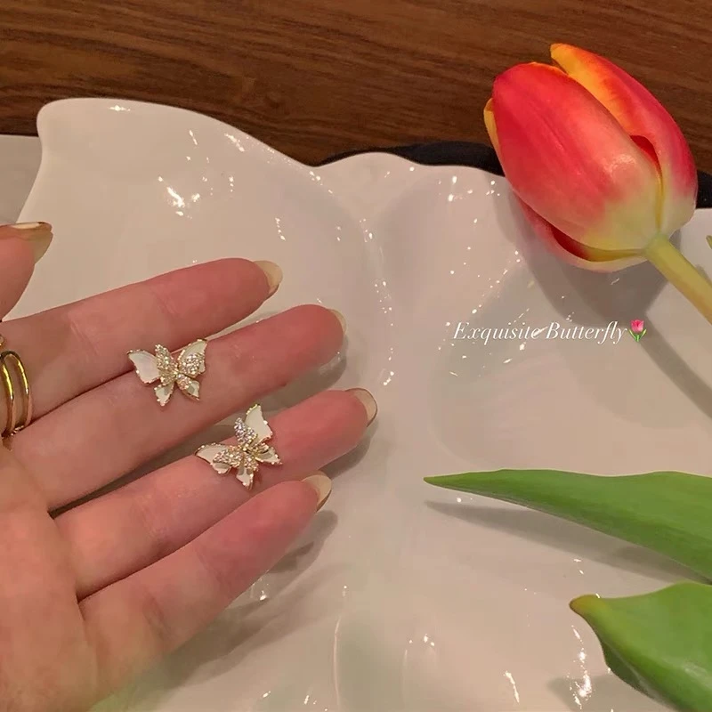 合金合成锆石耳饰 悠美蝴蝶耳钉新款甜美小众设计感高级轻奢耳饰