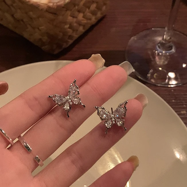 铜合金合成锆石耳饰 超仙蝴蝶耳钉2024新款爆款小巧精致百搭耳饰