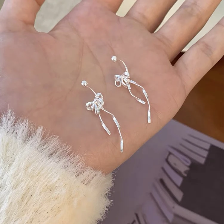 铜合金耳饰 芭蕾风银色飘带蝴蝶结耳环2024新款轻奢高级感耳钉女