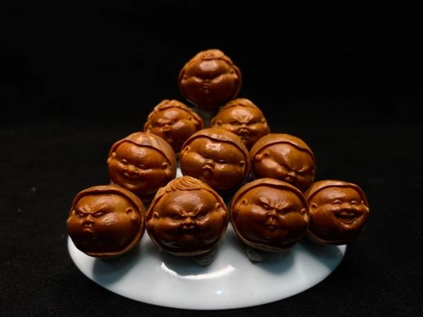 胖子百态 尺寸2.3*2.1cm 舟山橄榄核雕纯手工雕刻文玩手串