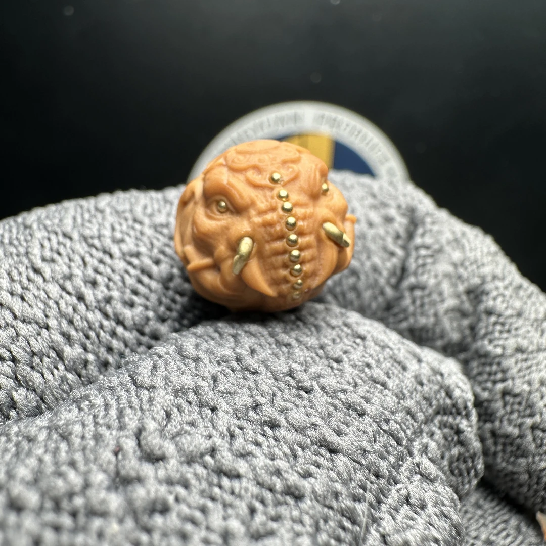 方圆出品—象神猴头核桃雕刻单颗，手工镶嵌，孔道银管