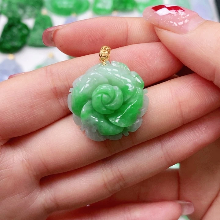 翡翠颈饰未镶嵌吊坠