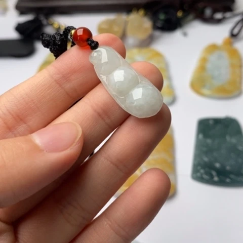 翡翠颈饰未镶嵌翡翠