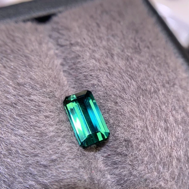 天然精品拉贡碧玺裸石全净无暇玻璃体颜色正主石1.3ct尺寸4.9x8.8