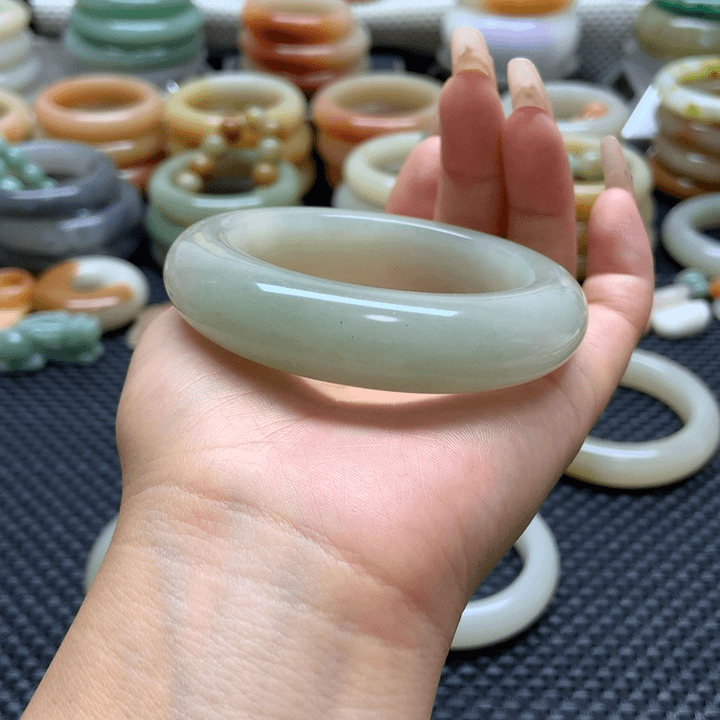 石英质玉手镯未镶嵌