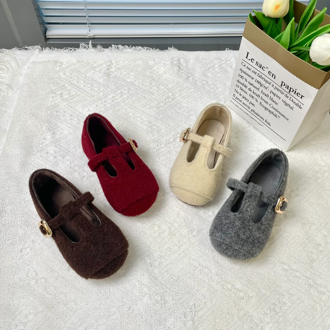 2024女童秋季新款洋气复古方头玛丽珍鞋小众一字扣带平底单鞋女