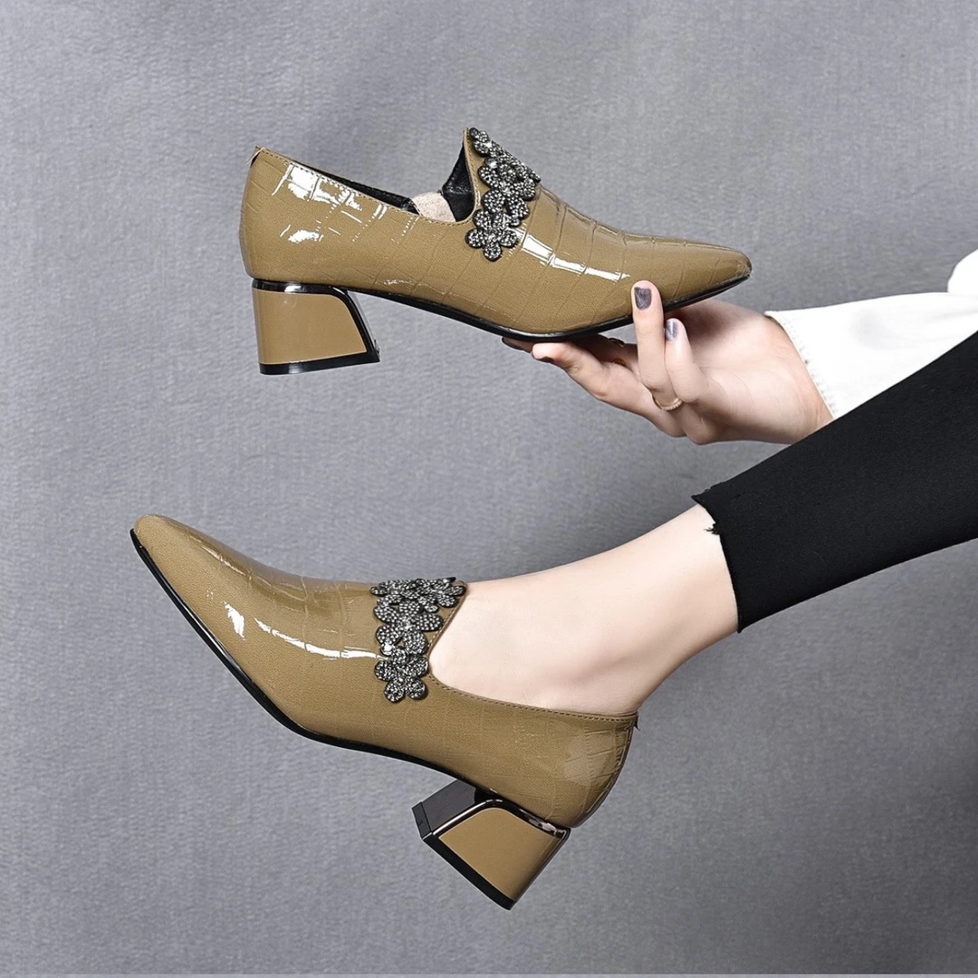 春季新款粗跟尖头深口皮鞋百搭春秋秋冬水钻中跟单鞋WS2223