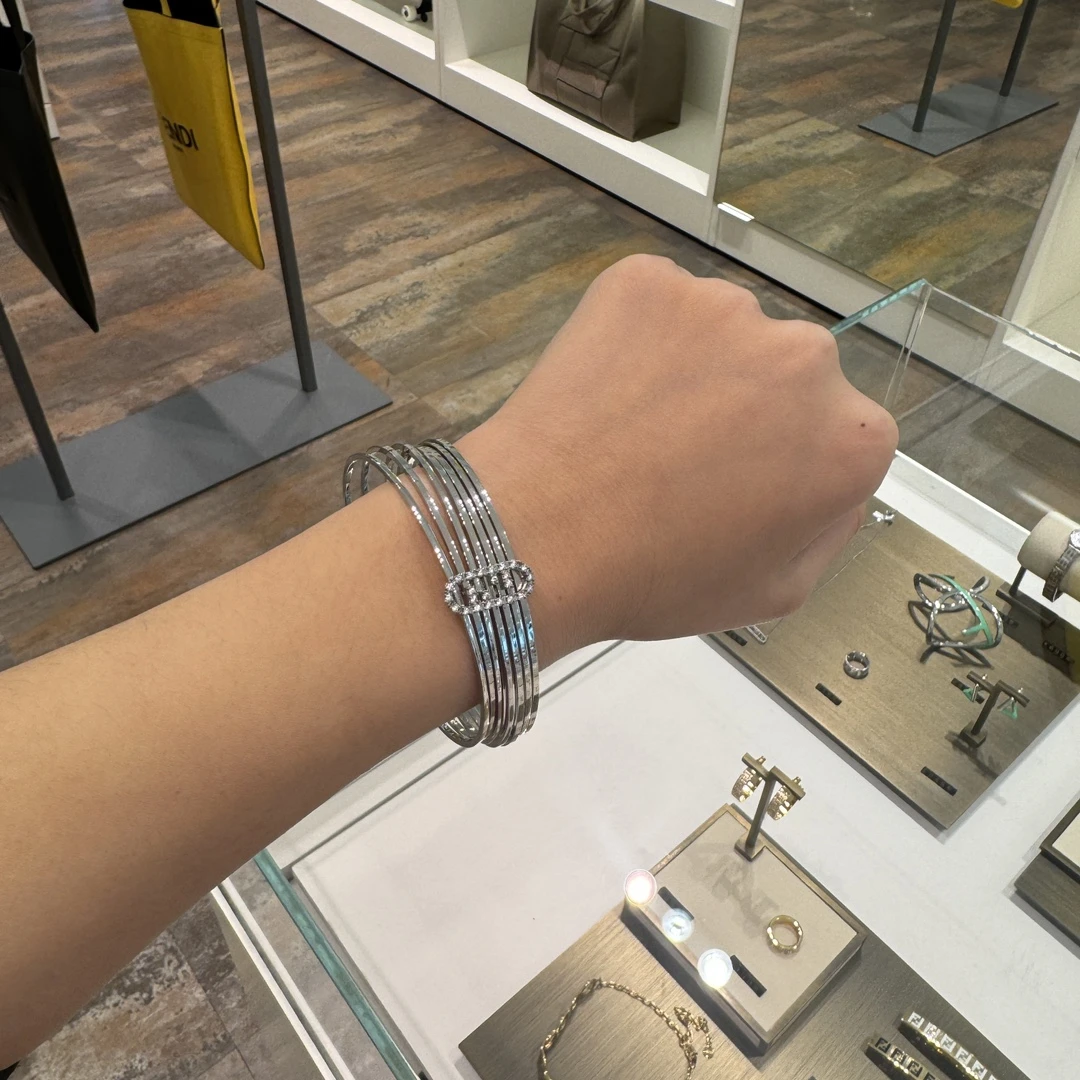 FENDI/芬迪带钻手镯