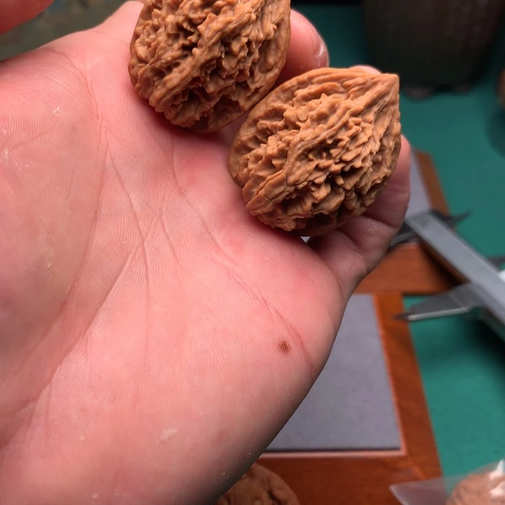 文玩核桃把件云*秦岭野生
