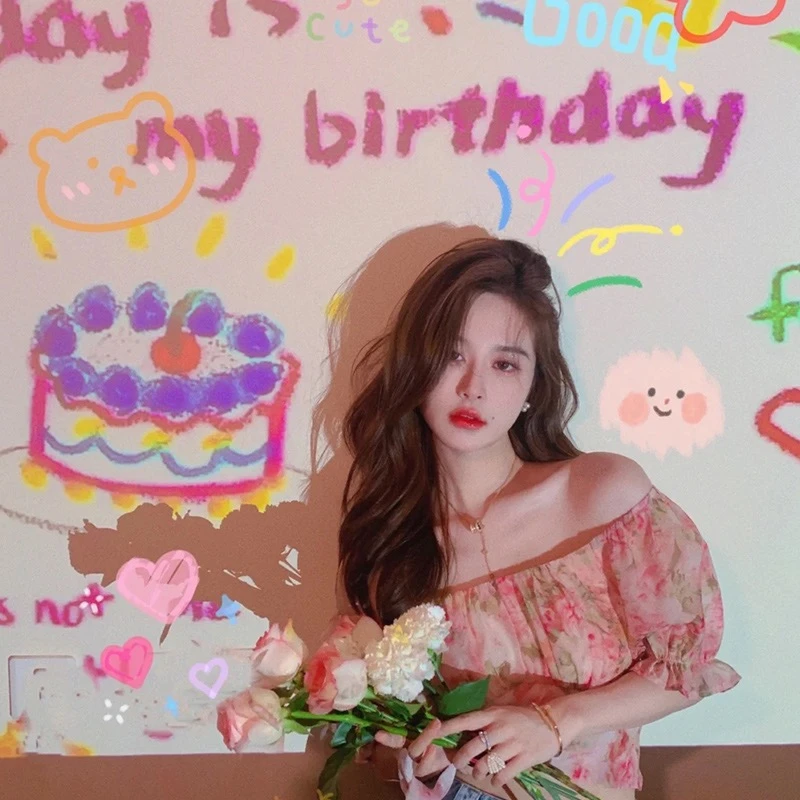 可爱生日投影灯网红同款投影仪ins风景氛围灯男女生日拍照必备