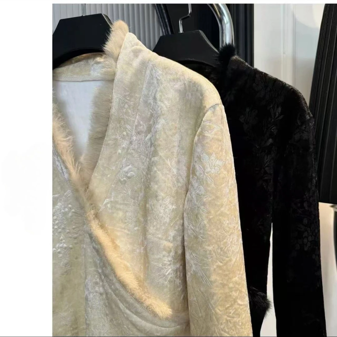 新中式加绒交叉V领立体浮雕丝绒拼接毛毛秋冬气质不规则国风上衣