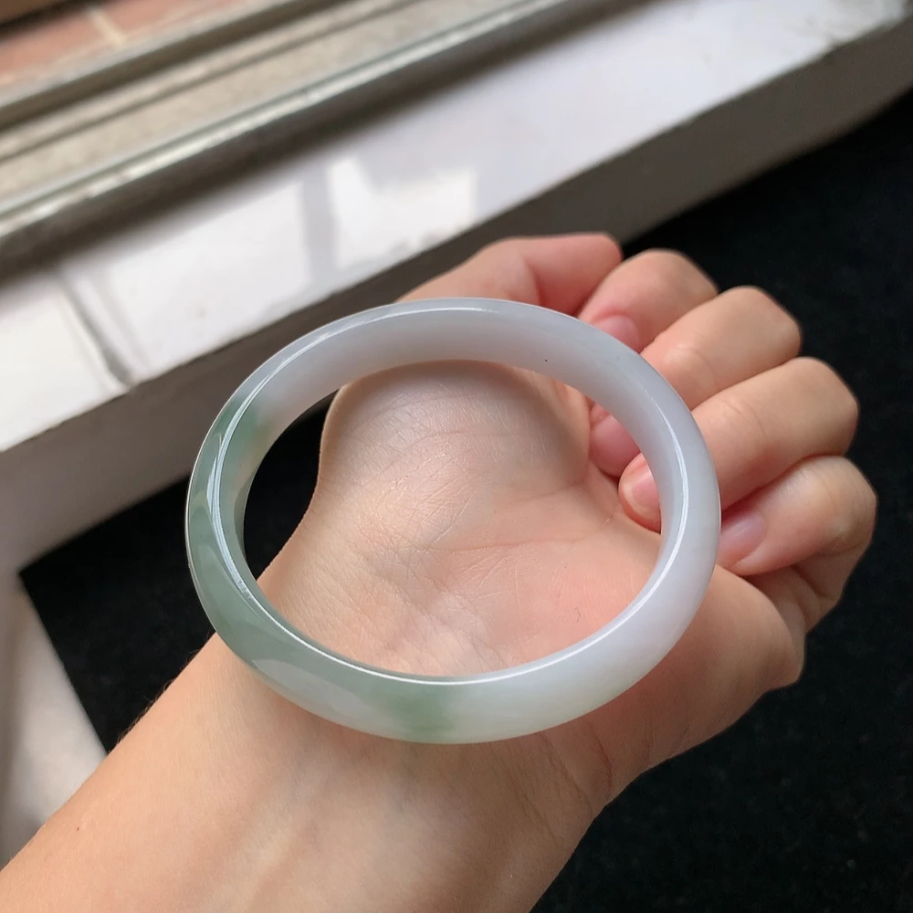 1750号 缅甸天然A货翡翠手镯53圈口飘绿半山水贵妃手镯