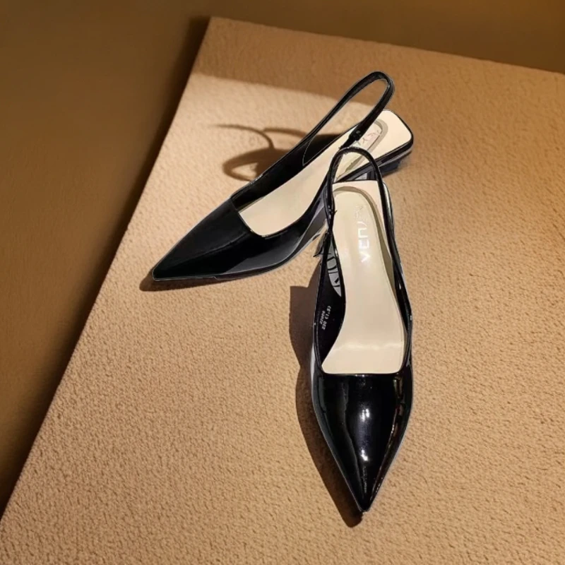 【大嫒家】尖头气质高跟细跟2024夏季新款黑色包头一字带软皮凉鞋女