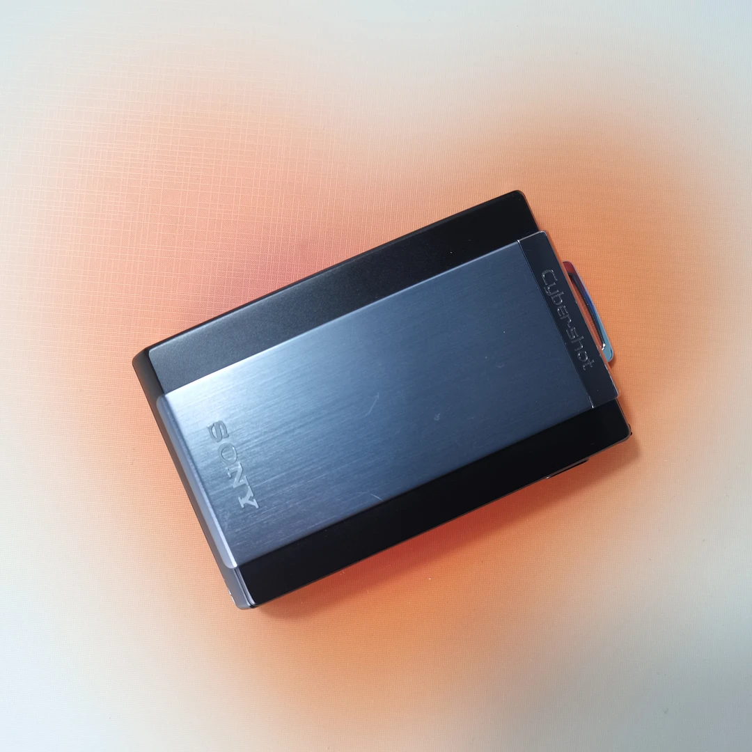 95新 Sony/索尼 /索尼T300 滑盖机 1010W像素 5倍变焦 屏幕瑕疵