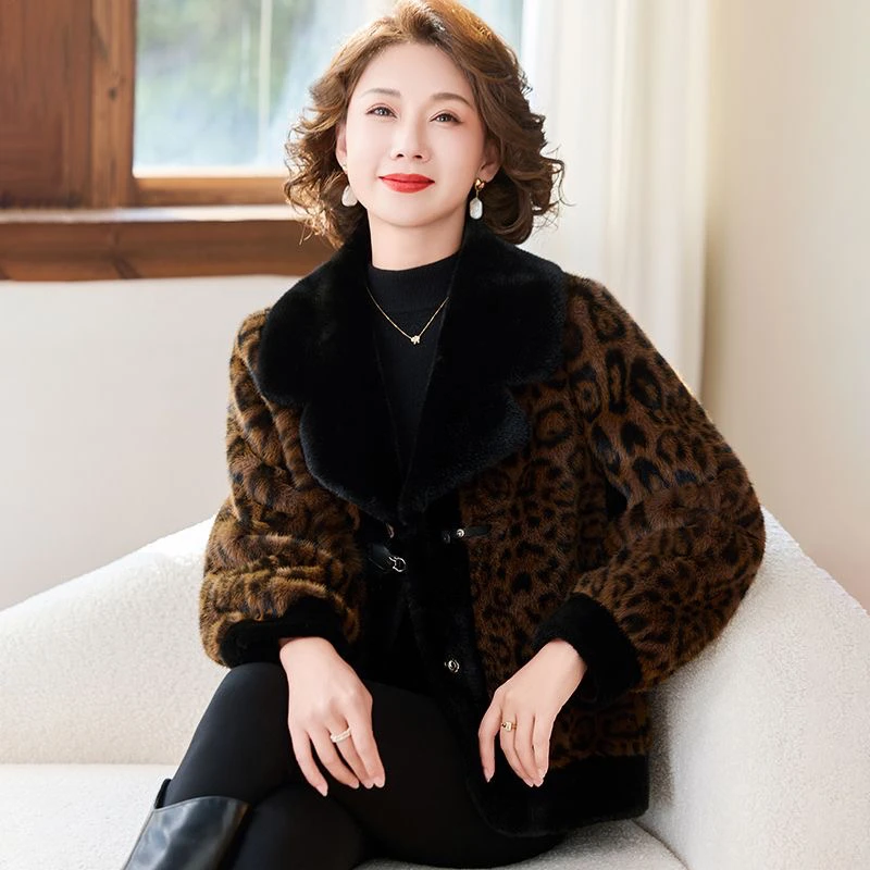 2024新款设计师气质走秀潮流冬季加厚女士短款外套女装时尚百搭