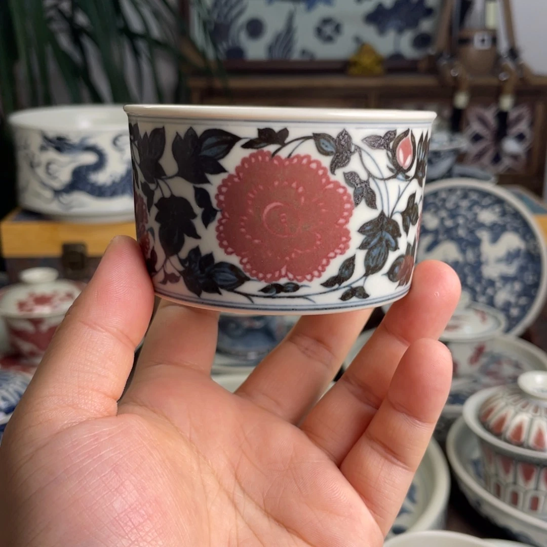 青花釉里红牡丹花杯子