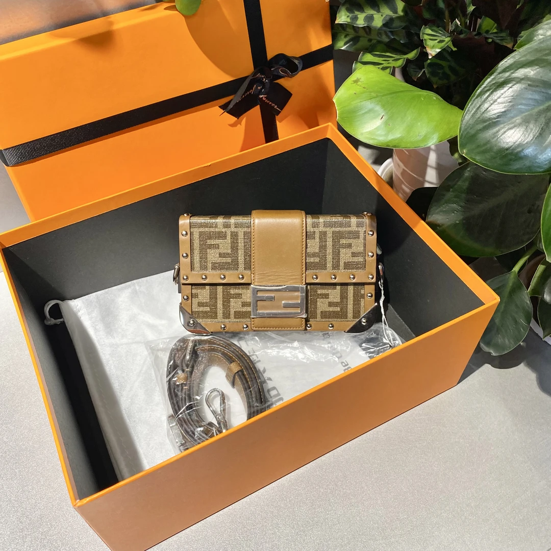 95新 FENDI/芬迪 芬迪 trunk迷你老花盒子包 单肩包
