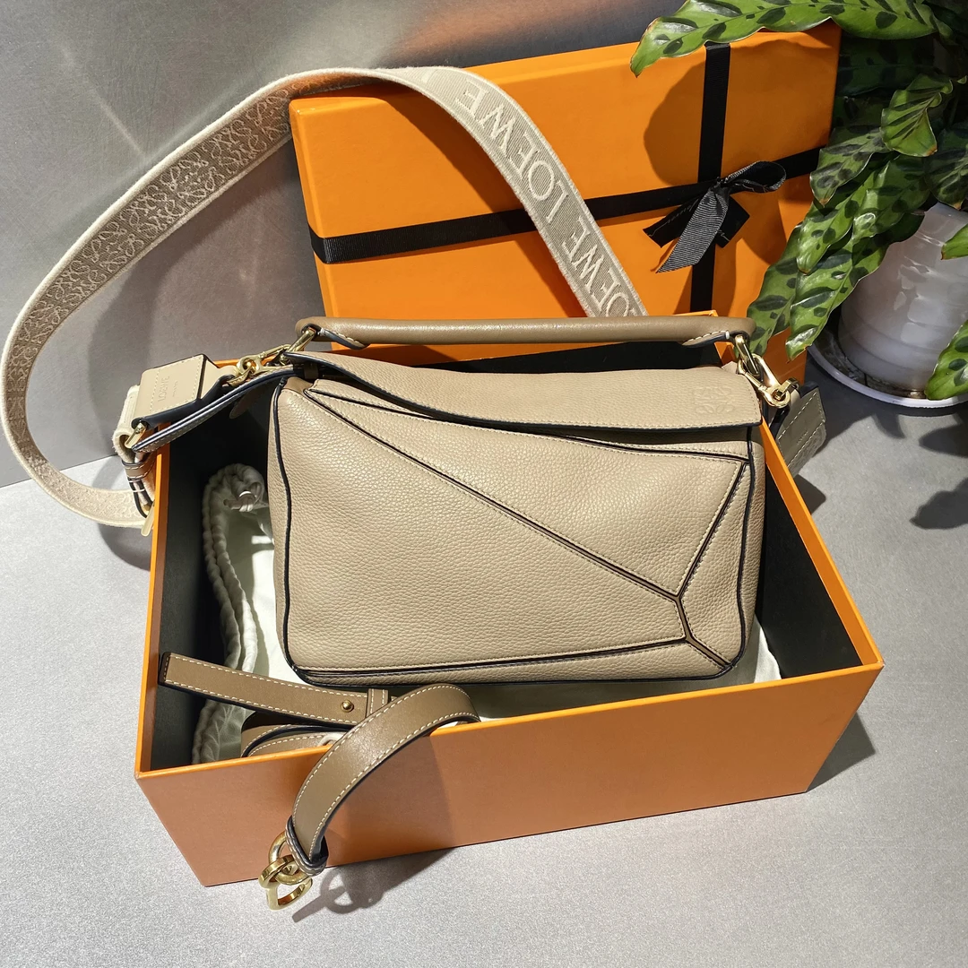95新 LOEWE/罗意威 罗意威 沙色小号几何包 手提斜挎包
