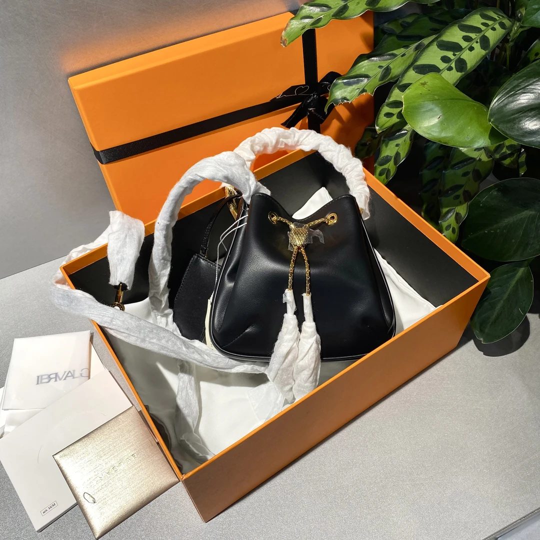 99新 BVLGARI/宝格丽 宝格丽 黑色抽绳蛇头水桶包 单肩包