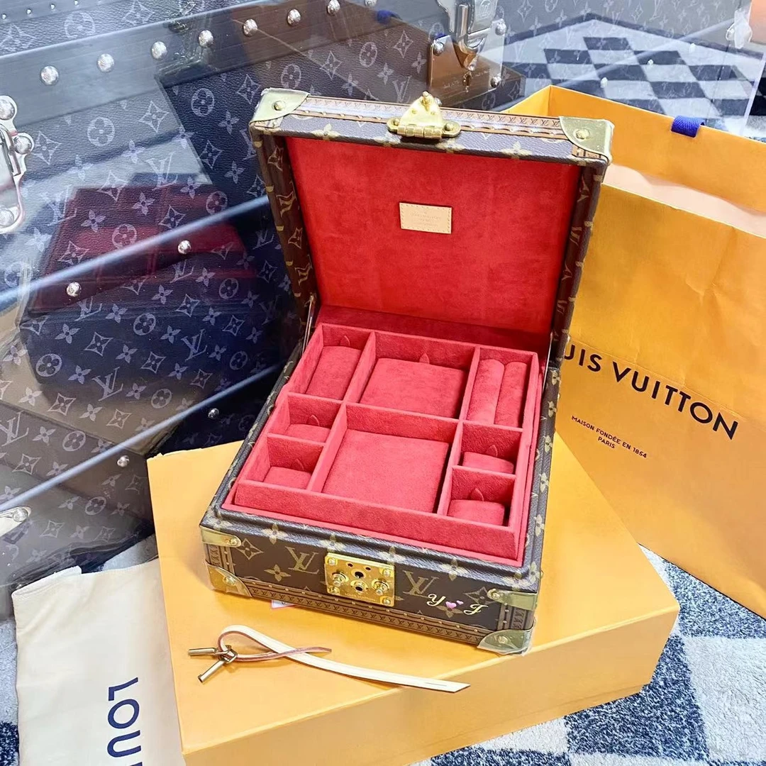 95新 LouisVuitton/路易威登 LV   老花珠宝盒子红色内里 硬箱