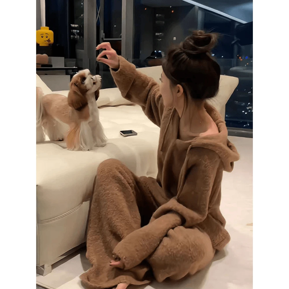 睡衣女秋冬季新款爆款珊瑚绒宽松大码厚款连帽纯色家居服套