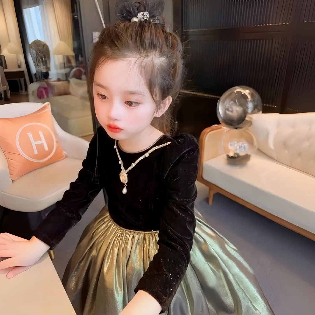 女童秋装连衣裙2024新款洋气中大童赫本风公主裙女孩丝绒蓬蓬裙潮