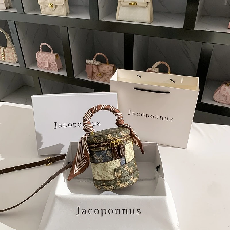 雅各邦真皮绿色圆筒包女2025新款潮包包轻奢高级感小众秋天水桶包