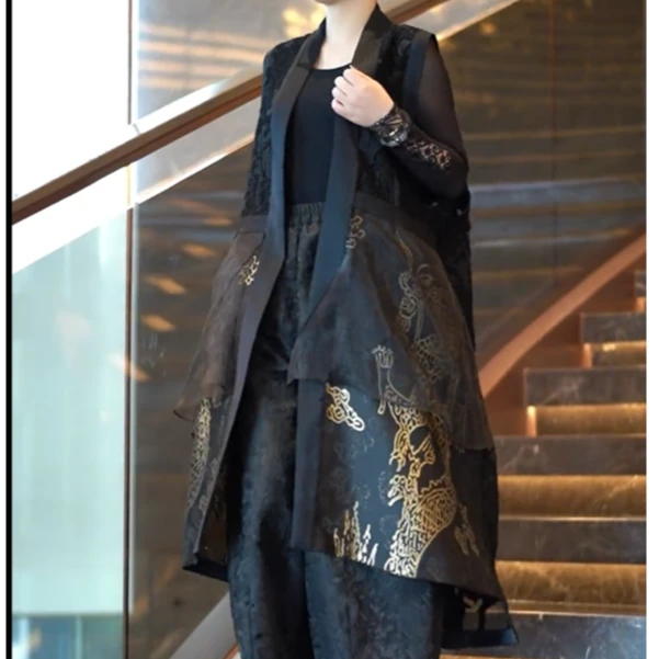 清静语qjy23082黑金色气质马甲宽松