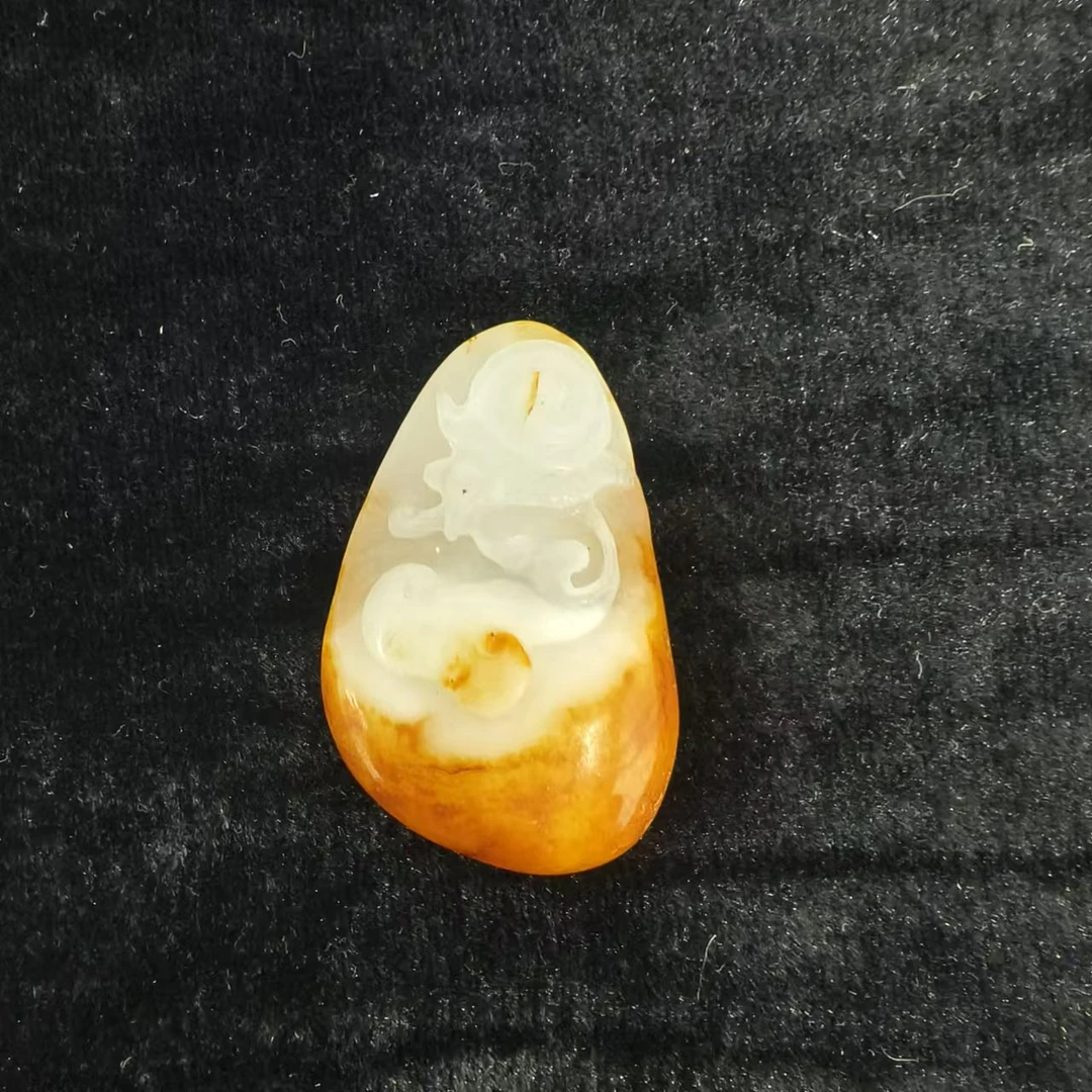 28号新疆和田玉吊坠