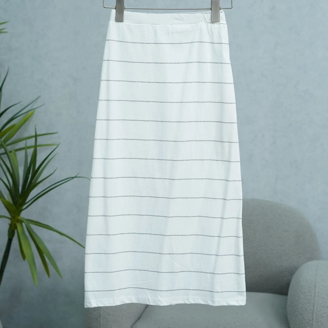 玛系列   Z119   女装时尚撤柜休闲半身裙灰条白底FR3604